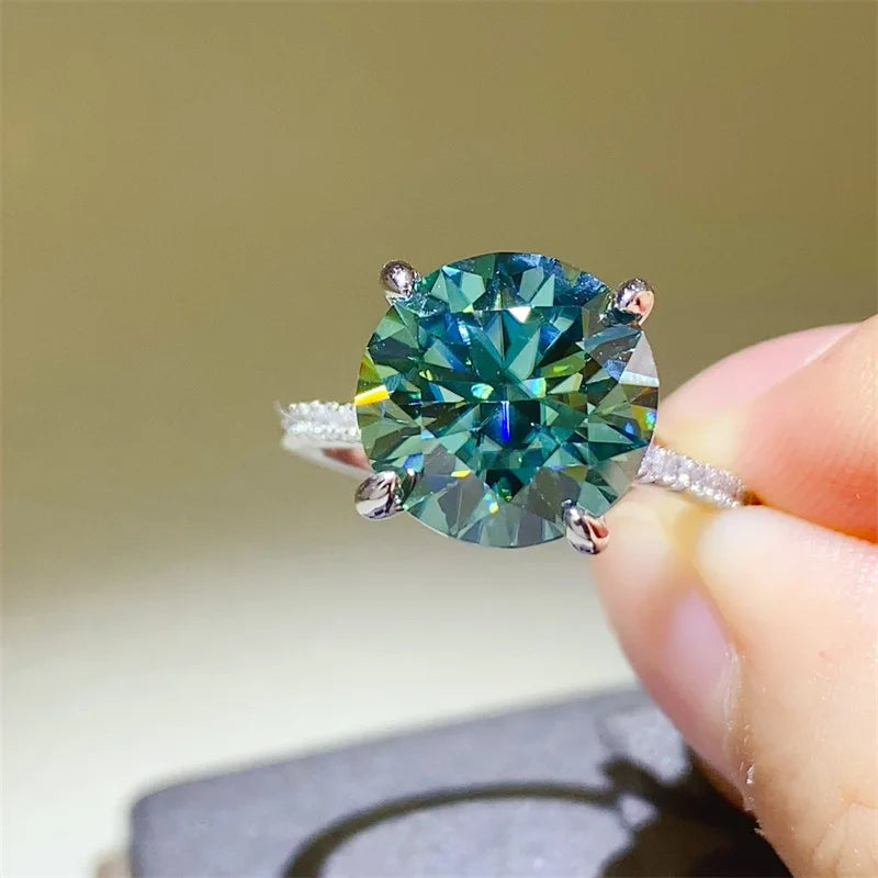 Anillo de diamantes verdes con corte perfecto en forma de...