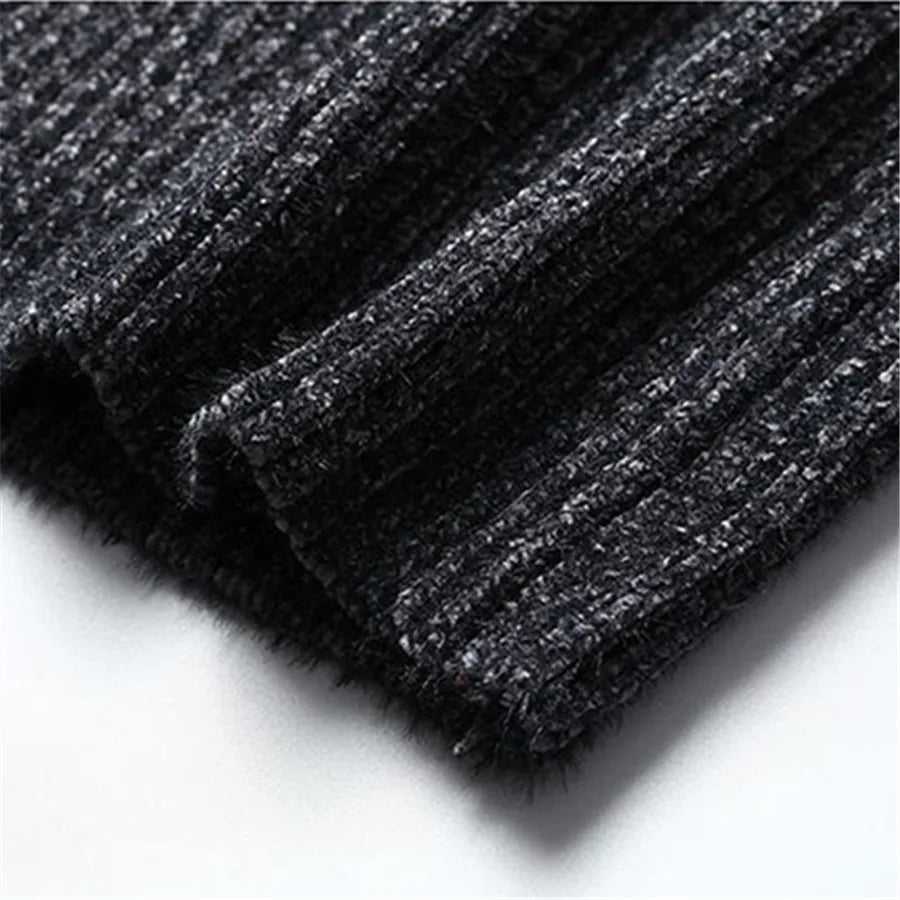 Gray men's thick warm sweater with high neckline, casual winter knit from Corporación Turística, suitable for 57-65kg.