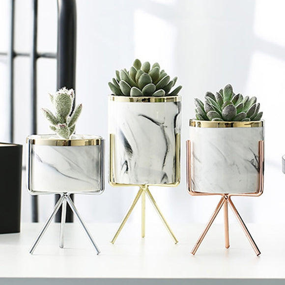 Gold M Jarrones Decorativos by malltor sold by malltor